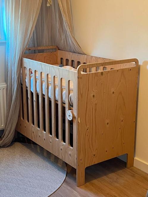 Houten ledikant 120x60x100 van het merk dertigzes, Kinderen en Baby's, Kinderkamer | Complete kinderkamers, Zo goed als nieuw
