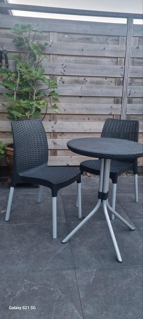 KETER Chelsey tuinsetje 2x stevige stoel en tafeltje, Tuin en Terras, Tuinstoelen, Gebruikt, Kunststof, Ophalen