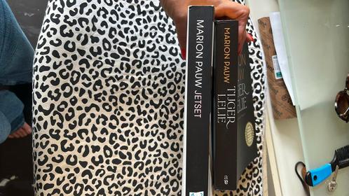 Marion Pauw - Tijgerlelie, Boeken, Thrillers, Zo goed als nieuw, Nederland, Ophalen of Verzenden
