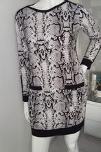STUDIO ANNELOES ZWART/WIT SLANGEPRINT JURK MT 38, Kleding | Dames, Jurken, Maat 38/40 (M), Studio Anneloes, Verzenden, Zwart