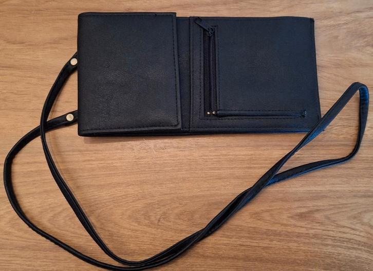 Grote reisportefeuille met draagriem, Sieraden, Tassen en Uiterlijk, Portemonnees, Nieuw, Overige merken, Zwart, Met knipsluiting