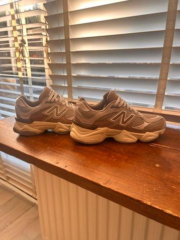 New Balance 9060 mushroom beschikbaar voor biedingen
