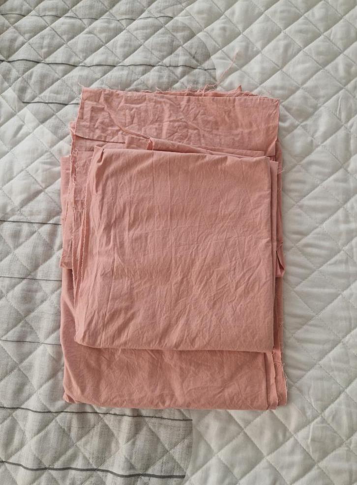 2 grote lappen roze stof, Hobby en Vrije tijd, Stoffen en Lappen, Gebruikt, 120 cm of meer, 200 cm of meer, Roze, Ophalen of Verzenden