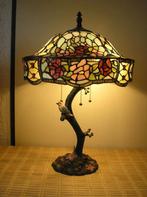 Tiffany tafellamp met prachtige kap en bijpassende voet, Huis en Inrichting, Ophalen, Zo goed als nieuw, Glas, 50 tot 75 cm