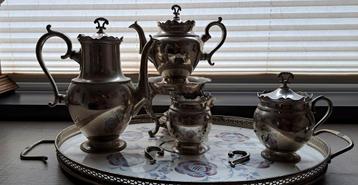 Antiek Koffie/Theeservies beschikbaar voor biedingen