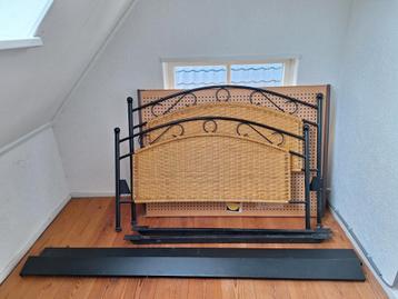 Twijfelaar bed beschikbaar voor biedingen