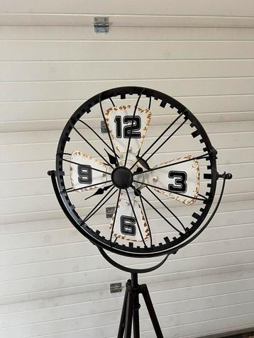 Leuke propeller klok beschikbaar voor biedingen