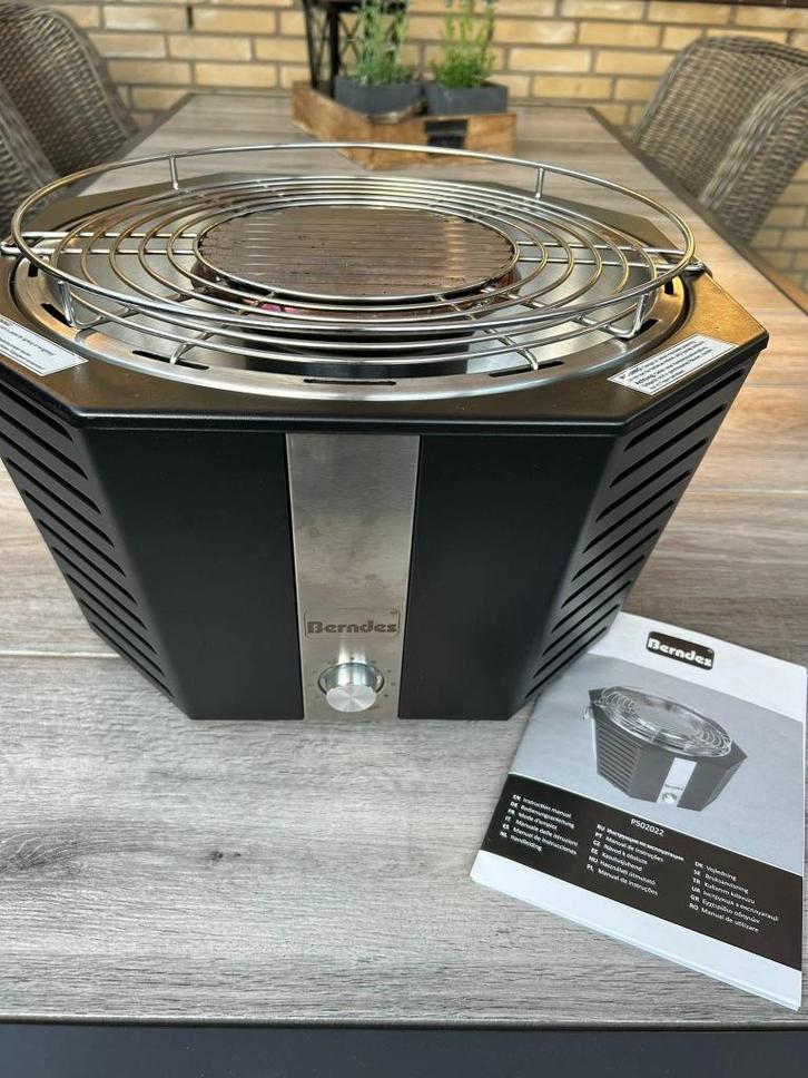 Tafel BBQ houtskool, Tuin en Terras, Houtskoolbarbecues, Zo goed als nieuw, Ophalen