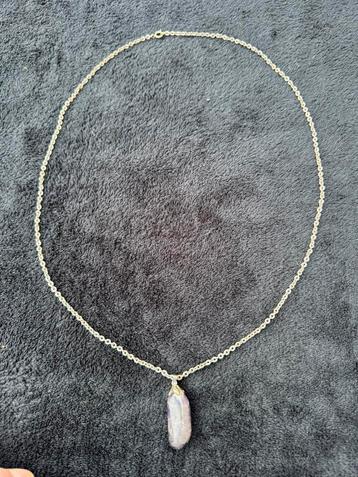 Handgemaakte ketting met glanzende amethist hanger beschikbaar voor biedingen