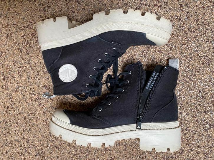 Palladium Zwarte veterboots Maat 41, Kleding | Dames, Schoenen, Zo goed als nieuw, Lage of Enkellaarzen, Zwart, Ophalen of Verzenden