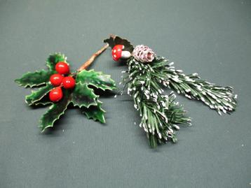 Twee heel kleine oude vintage kerst corsages beschikbaar voor biedingen