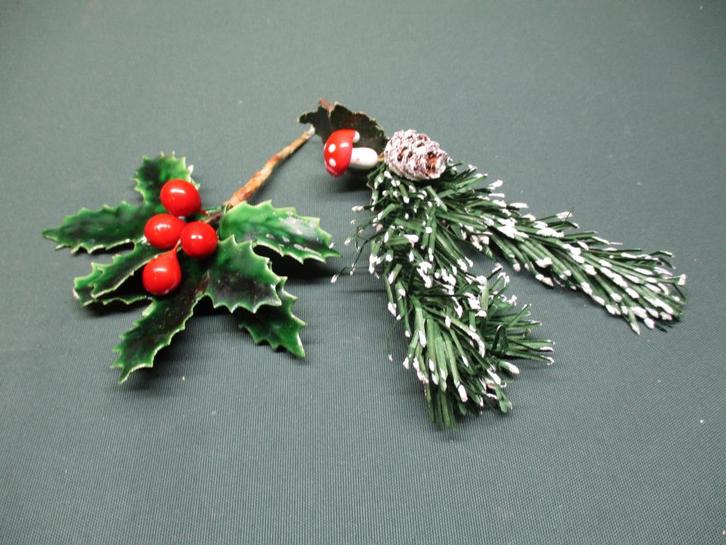Twee heel kleine oude vintage kerst corsages, Diversen, Kerst, Zo goed als nieuw, Ophalen of Verzenden