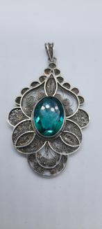 Antieke zilveren filigraan hanger met smaragd, Gebruikt, Overige voorstellingen, Ophalen of Verzenden, Met edelsteen