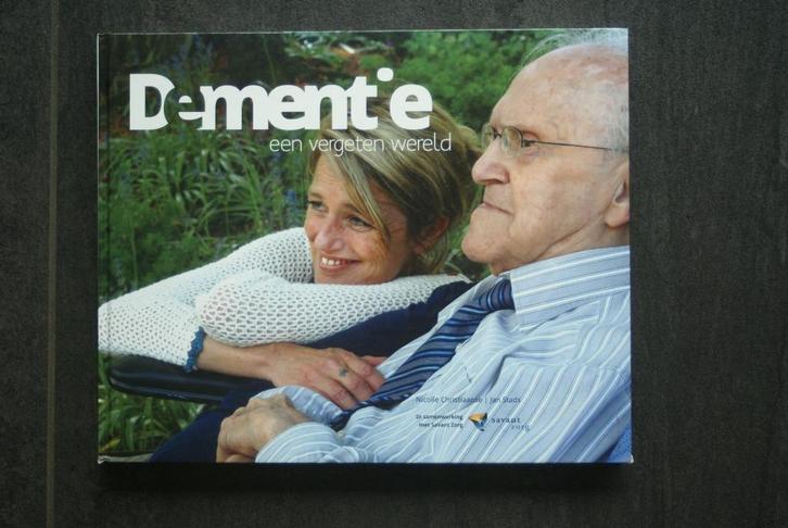 DEMENTIE.. een vergeten wereld. HC, Boeken, Advies, Hulp en Training, Zo goed als nieuw, Ophalen of Verzenden