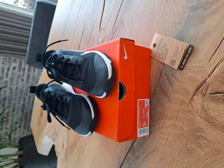 Nike Omni Court Zaalschoenen Kids, maat 37.5 (bijna) NIEUW, Kinderen en Baby's, Kinderkleding | Schoenen en Sokken, Zo goed als nieuw