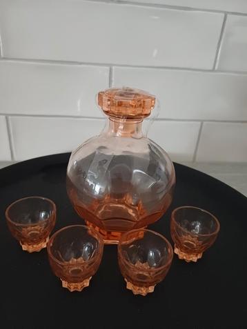 Vintage Roze Persglazen Karaf met Shotglaasjes beschikbaar voor biedingen