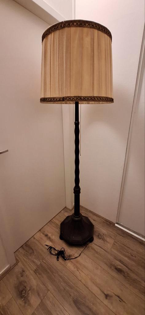 Vintage Staande Lamp met Stoffen Kap, Huis en Inrichting, Lampen | Vloerlampen, Zo goed als nieuw, 150 tot 200 cm, Hout, Stof