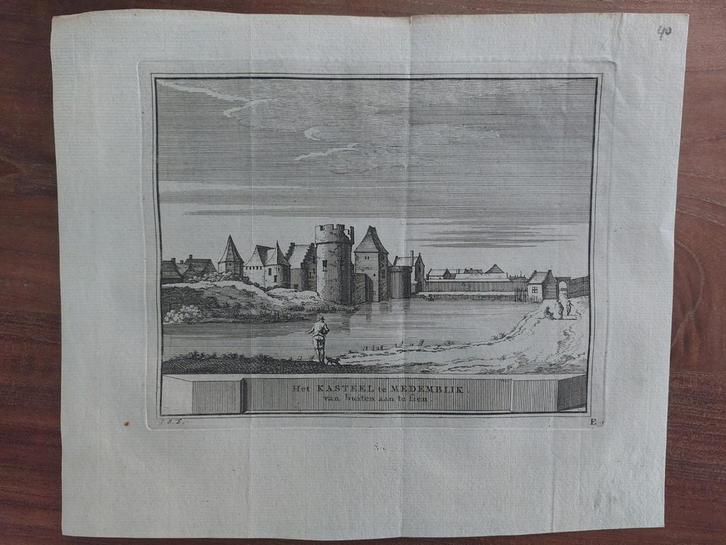 40 / Kasteel te Medemblik - Originele gravure uit 1736, Antiek en Kunst, Kunst | Etsen en Gravures, Ophalen of Verzenden