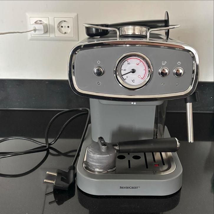 Silvercrest Espressomachine - SEM 1050 A1, Witgoed en Apparatuur, Koffiezetapparaten, Zo goed als nieuw, Gemalen koffie, Koffiebonen