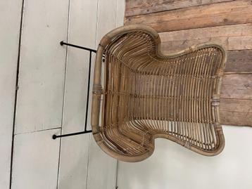 Rotan Fauteuil met ijzeren onderstel- prachtige tuinstoel 