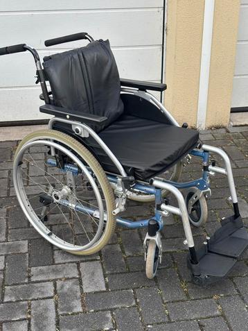 Rolstoel Exel lichtgewicht en inklapbaar beschikbaar voor biedingen