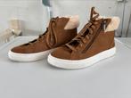 Camel kleurige hoge gympen van UGG maat 39, UGG, Beige, Ophalen of Verzenden, Sneakers of Gympen