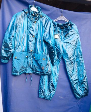 Hibernia skipak petrol met goudkleurige accenten.  beschikbaar voor biedingen