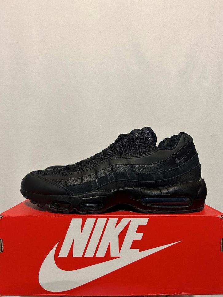 NIEUW IN DOOS! Maat 47,5 - Nike Air Max 95 Triple Black, Kleding | Heren, Schoenen, Nieuw, Sneakers of Gympen, Zwart, Verzenden