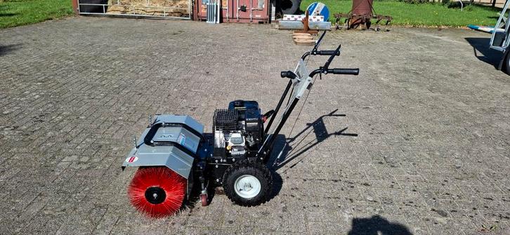 Veegmachine lumag km 800, Tuin en Terras, Veegmachines, Ophalen