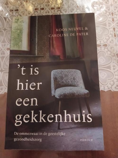 Koos Neuvel - 't Is hier een gekkenhuis, Boeken, Overige Boeken, Zo goed als nieuw, Ophalen of Verzenden