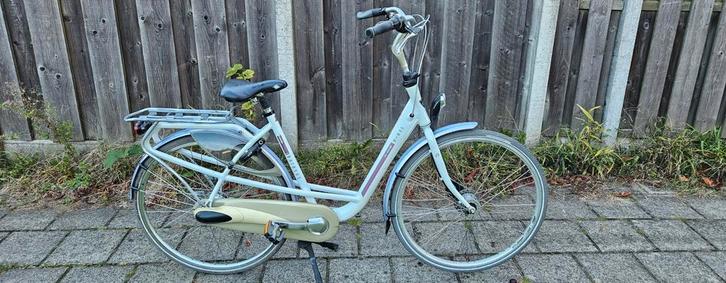 Te koop netjes batavus moeder fıets, Fietsen en Brommers, Fietsen | Dames | Moederfietsen, Zo goed als nieuw, Batavus, 53 tot 56 cm