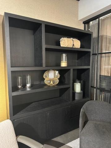 Moderne open kast beschikbaar voor biedingen