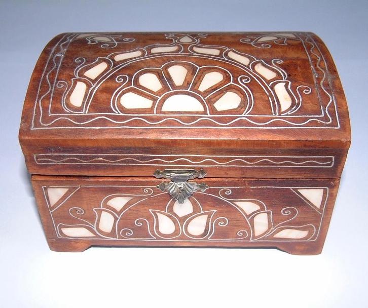 oud kistje hout inleg parelmoer met zilverdraad nr 3, Verzamelen, Overige Verzamelen, Gebruikt, Ophalen of Verzenden