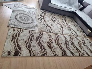 3 delige tapijt beschikbaar voor biedingen