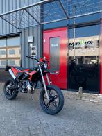 Beta RR50 SPM Motard E5+ Zwart/Rood 2025!!, Fietsen en Brommers, Brommers | Overige merken, Ophalen, 6 versnellingen, Maximaal 45 km/u