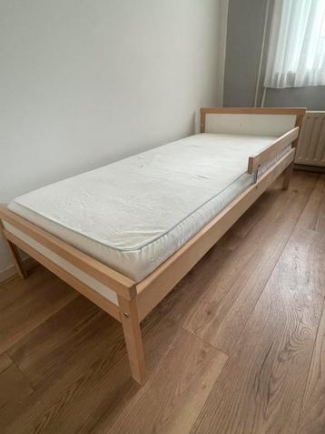 Kinderbed IKEA met matras (Vyssa) + lattenbodem beschikbaar voor biedingen