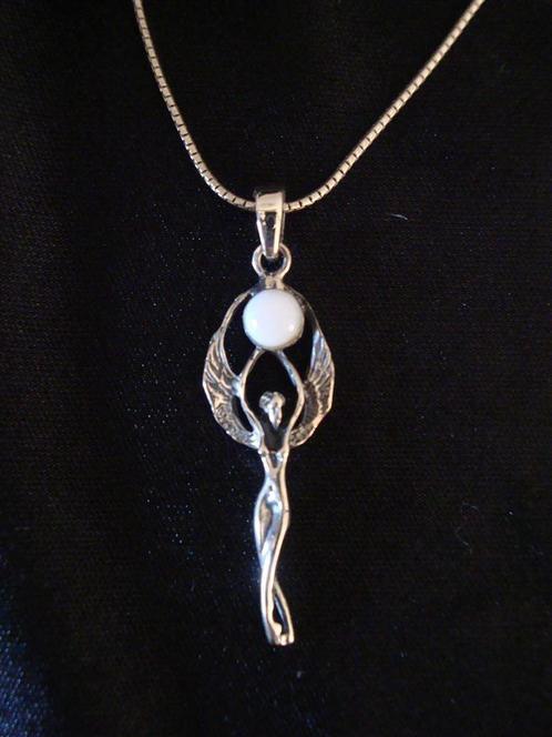 Maangodin hanger van fijn bewerkt zilver, Sieraden, Tassen en Uiterlijk, Kettinghangers, Nieuw, Zilver, Zilver, Overige voorstellingen