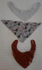 Puntsjaaltje slabbetjes 3 x grijs bruin baby kleding, Verzenden, Zo goed als nieuw