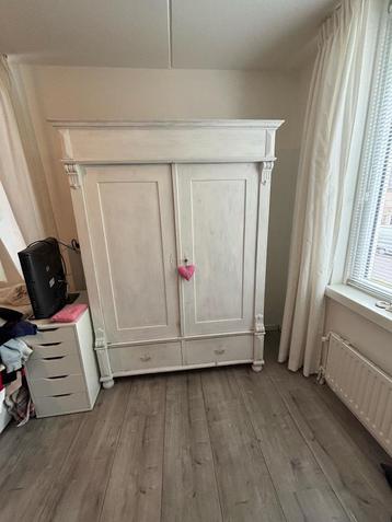 Whitewash Grenen kledingkast Brocante beschikbaar voor biedingen