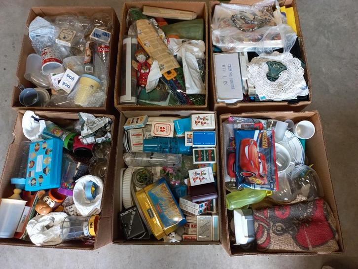 Rommelmarkt Spullen - 13 Bananendozen!, Huis en Inrichting, Overige Huis en Inrichting, Ophalen