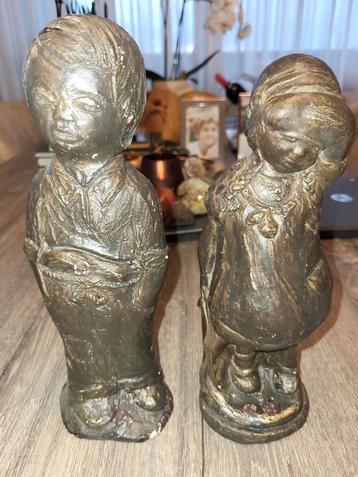 Vintage Beelden Jongen en Meisje beschikbaar voor biedingen