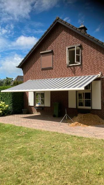 Zonnescherm 6x3m beschikbaar voor biedingen