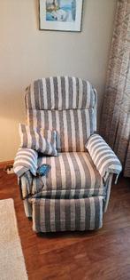 Elektrische relax sta opstoel, Huis en Inrichting, Fauteuils, Ophalen, Gebruikt, 50 tot 75 cm, Stof