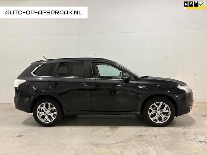 Mitsubishi Outlander 2.0 PHEV Instyle Pano 4x4 Trekhaak, Auto's, Mitsubishi, Bedrijf, Te koop, Outlander, 4x4, ABS, Achteruitrijcamera