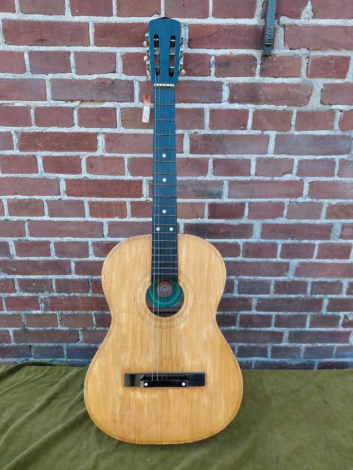 Spaanse akoestische gitaar merk Hsing Hai., Muziek en Instrumenten, Snaarinstrumenten | Gitaren | Akoestisch, Gebruikt, Klassieke of Spaanse gitaar