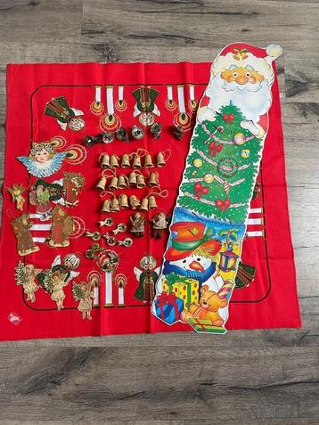 Nieuw kerstkleed met heel veel andere kerstversieringen  beschikbaar voor biedingen