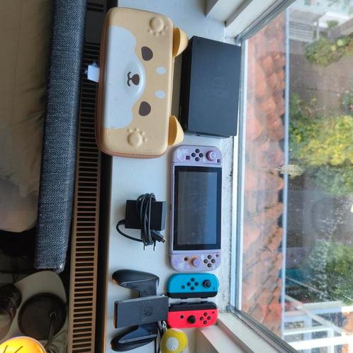 Nintendo Switch met accessoires en leuke hoesjes!, Spelcomputers en Games, Games | Nintendo Switch, Gebruikt, Overige genres, 3 spelers of meer
