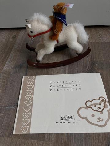 Steiff teddybeer met hobbelpaard beschikbaar voor biedingen