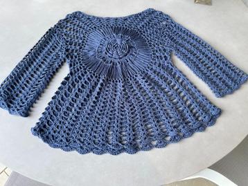 Nieuwe blauwe opengewerkte gehaakte trui, mt M beschikbaar voor biedingen