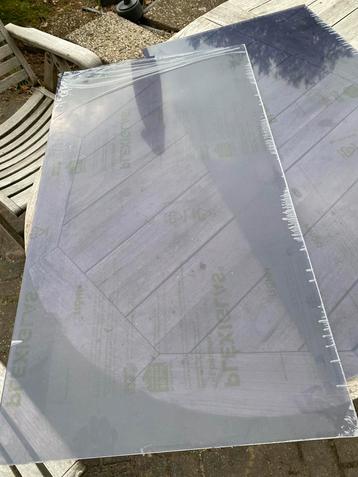 Plexiglas 2 stukken / 5mm dik beschikbaar voor biedingen